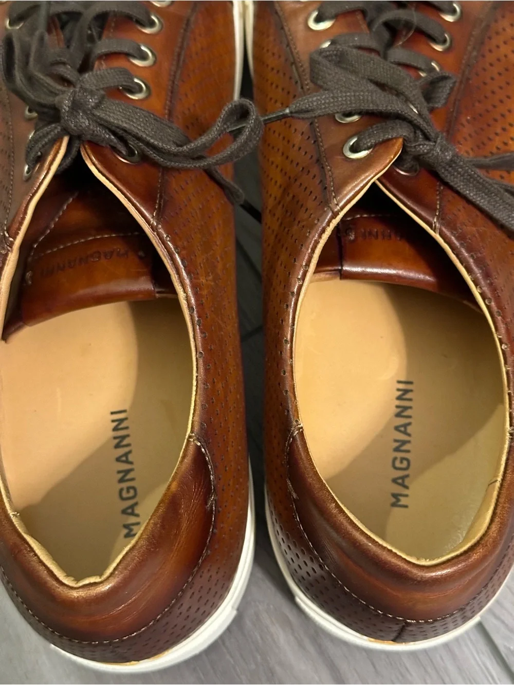 Magnanni Brown Leather lace up Sneakers with White Sole